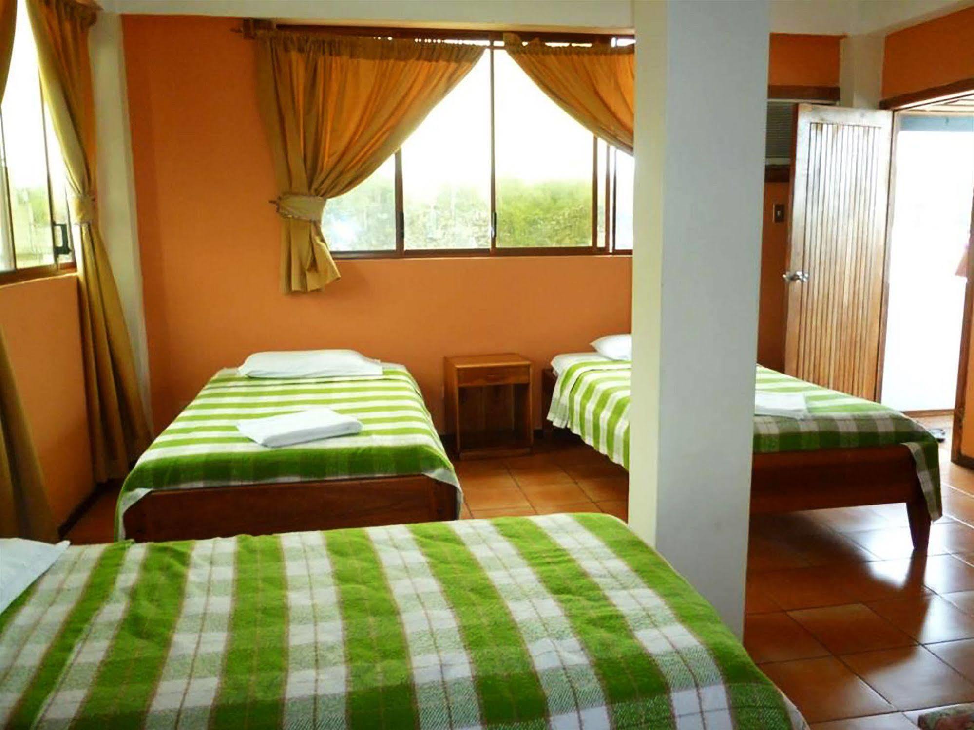 Hostal Castro Galapagos بويرتو أيورا المظهر الخارجي الصورة
