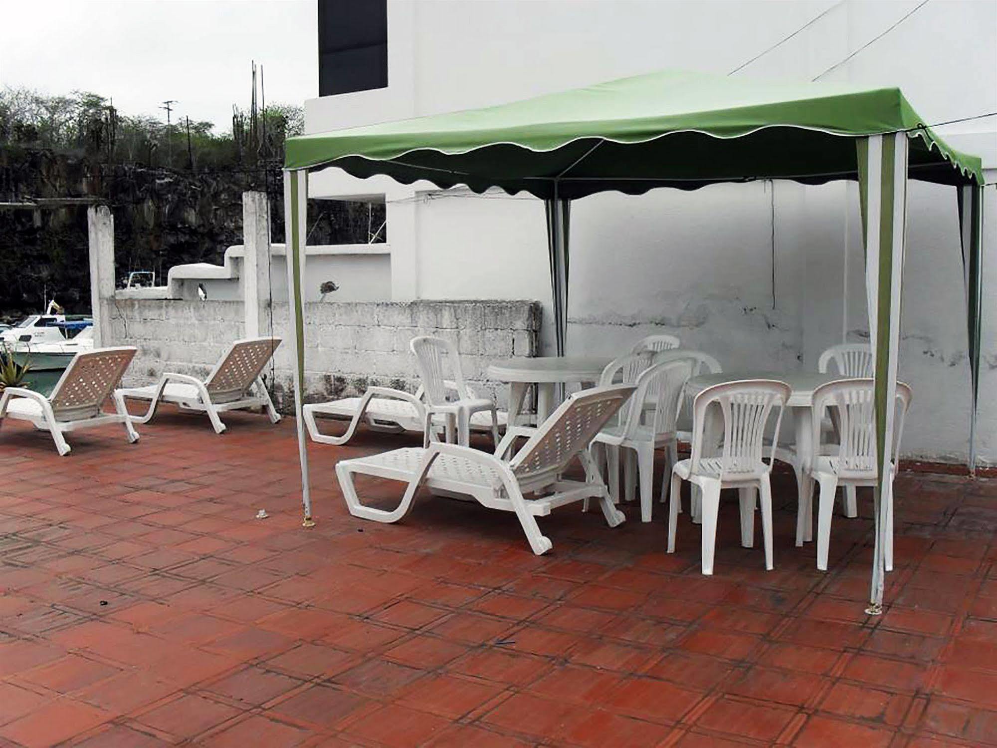 Hostal Castro Galapagos بويرتو أيورا المظهر الخارجي الصورة