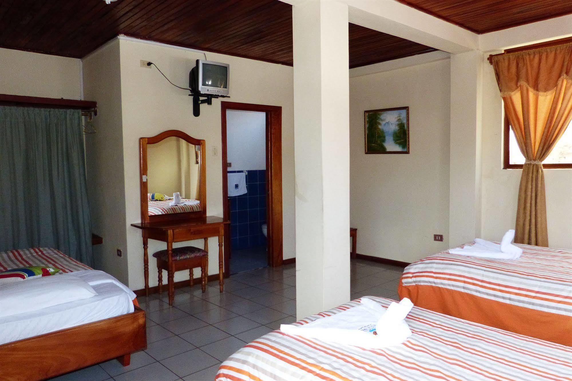 Hostal Castro Galapagos بويرتو أيورا المظهر الخارجي الصورة
