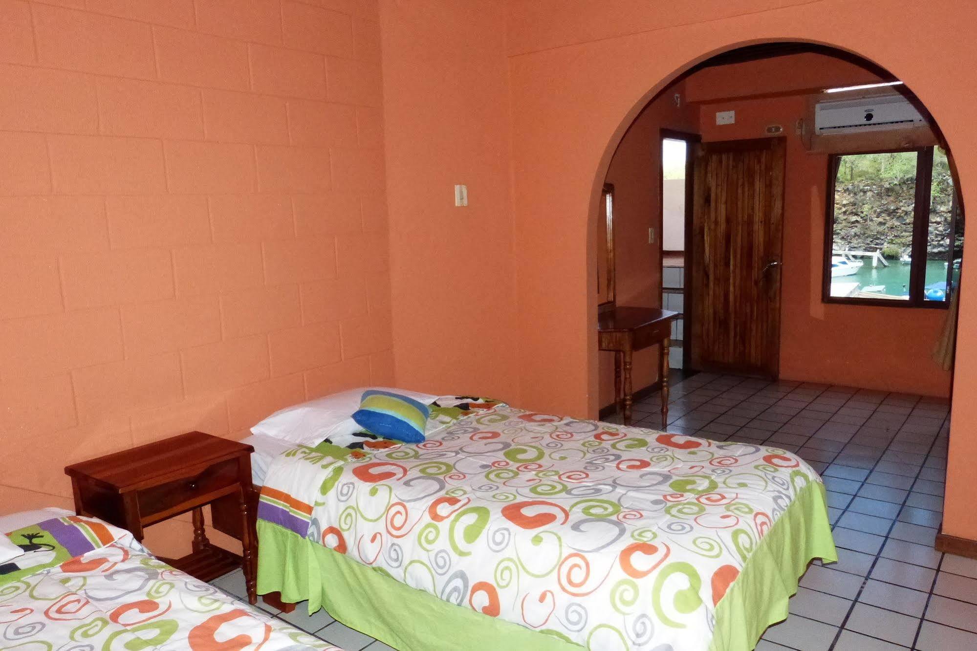 Hostal Castro Galapagos بويرتو أيورا المظهر الخارجي الصورة